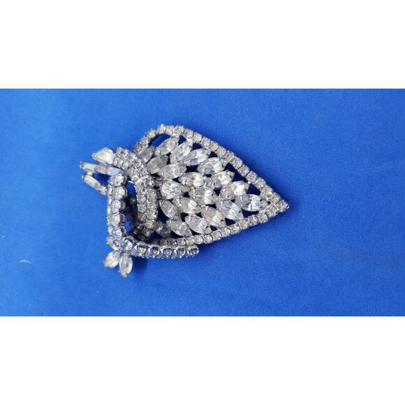 Vintage RARE Kramer NY Leaf Brooch Rhinestone Huge Layered Ribbons Signed - Picture 2 of 13